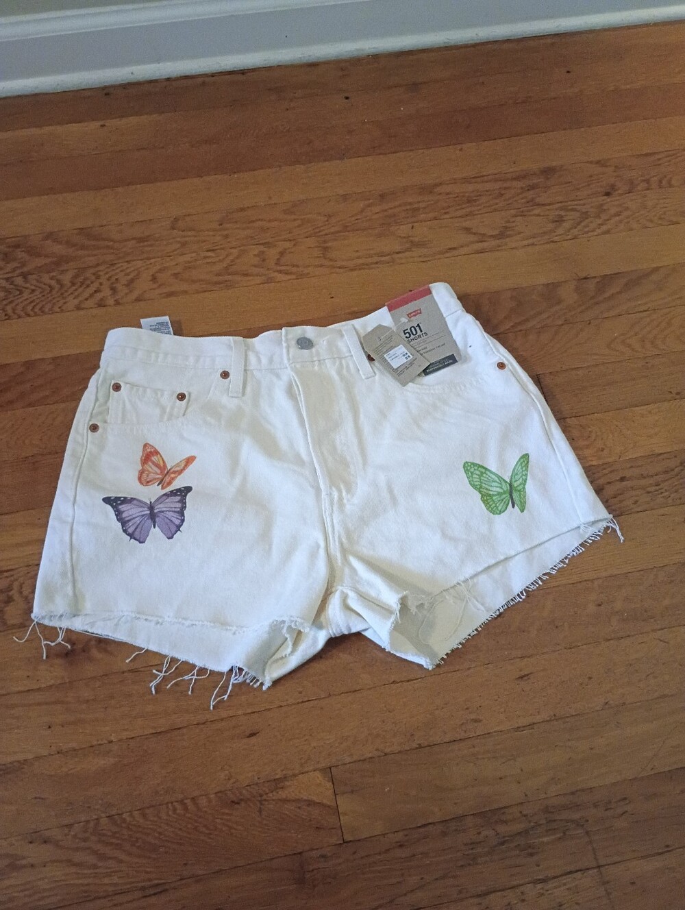 NWT white levis 501 cutoffs with butterfly embroidery size W29